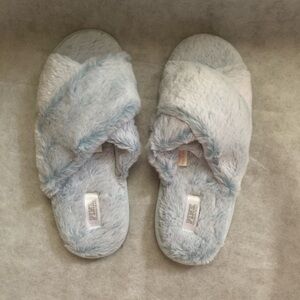 Victoria's Secret Fluffy Slippers - Light Blue, Size Large